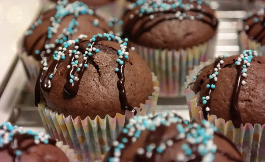 Jak udekorować muffinki czekoladowe - kreatywne pomysły na każdą okazję