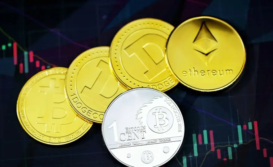 Ile kosztuje stworzenie kryptowaluty w 2025: Realne wydatki i zagrożenia