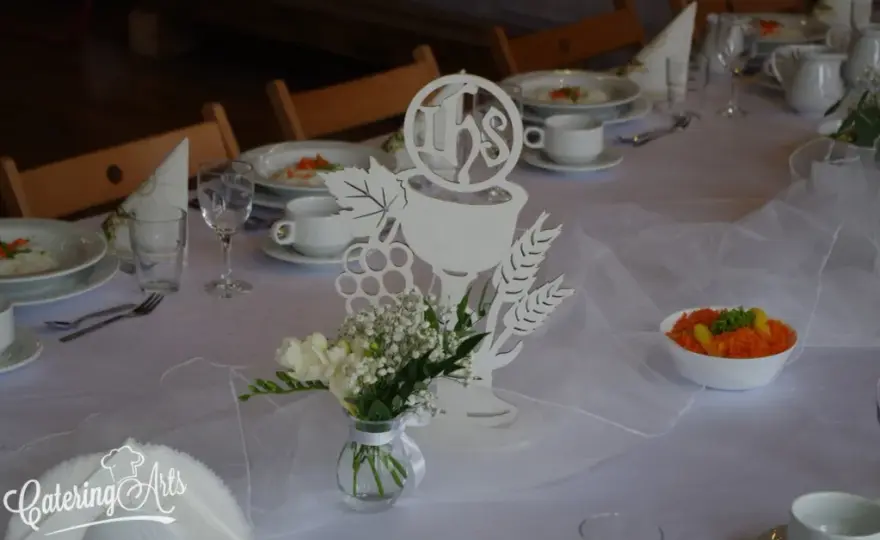 Komunia czy komunie? Jak zaplanować przyjęcie krok po kroku