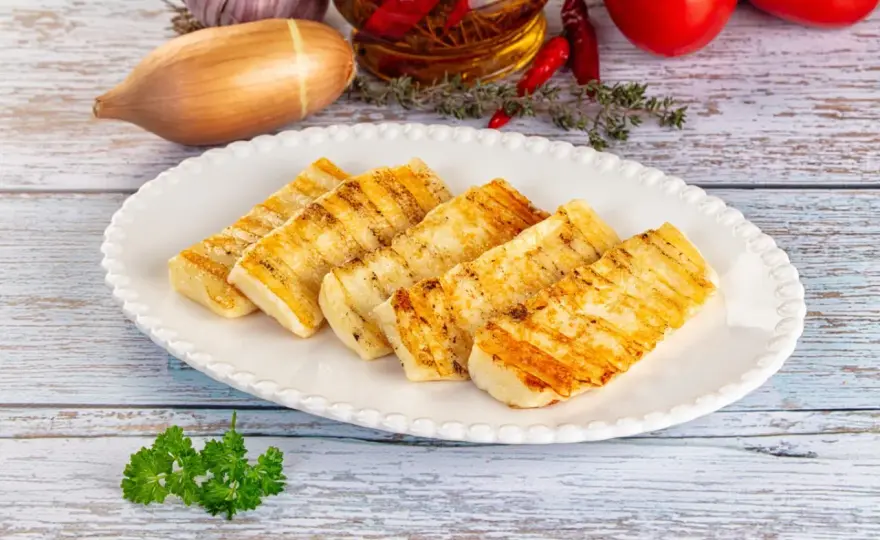 Ser halloumi przepisy - Jak smażyć, by nie był gumowaty?