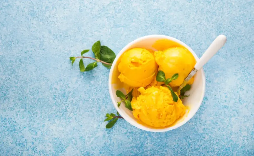 Jak zrobić domowy sorbet? Przepisy, triki na gładką konsystencję