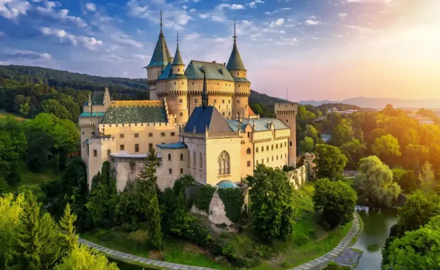 Nocleg w zamku - Jak wybrać wyjątkowy hotel i na co uważać?