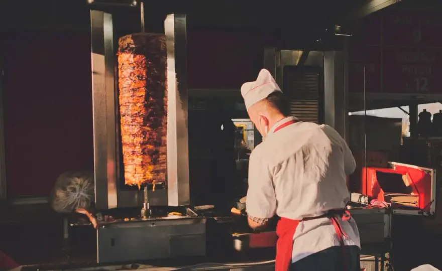 Cena kebaba w Niemczech: Ile kosztuje i jak znaleźć taniej?