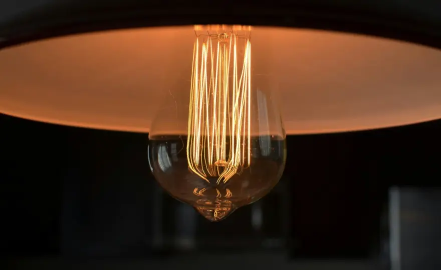 Jaka żarówka do lampki nocnej? Wybierz idealną LED!