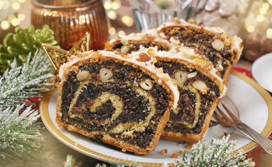 Przepis na tradycyjny makowiec - Jak upiec ciasto, które nie pęka?
