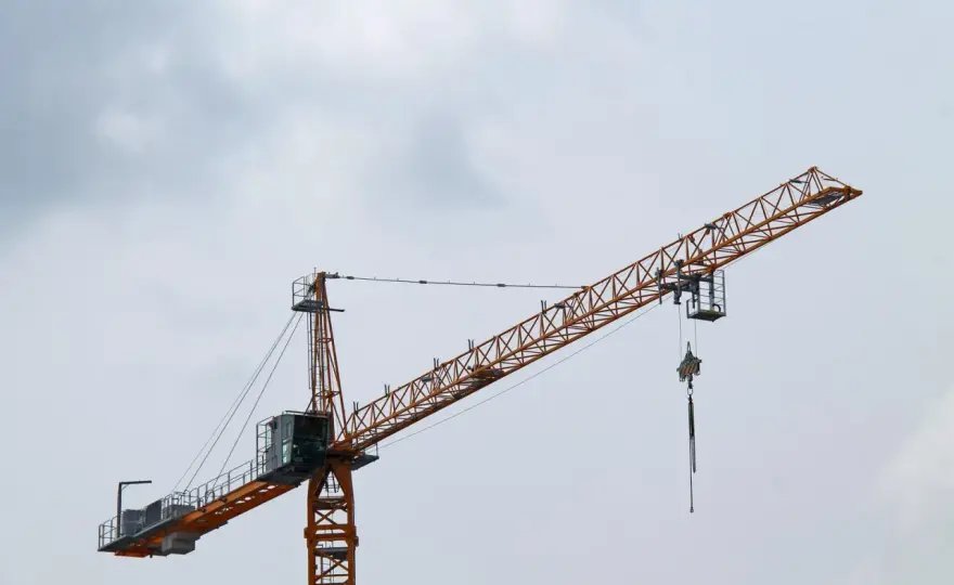 Żuraw - Jak prawidłowo wykonać? Technika, błędy i efekty