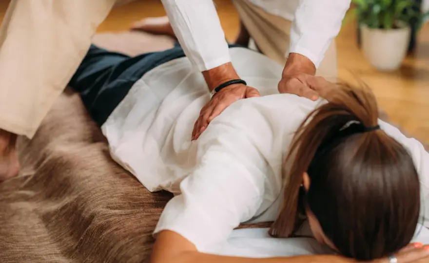 Shiatsu: Japoński masaż, który zmieni Twoje samopoczucie?