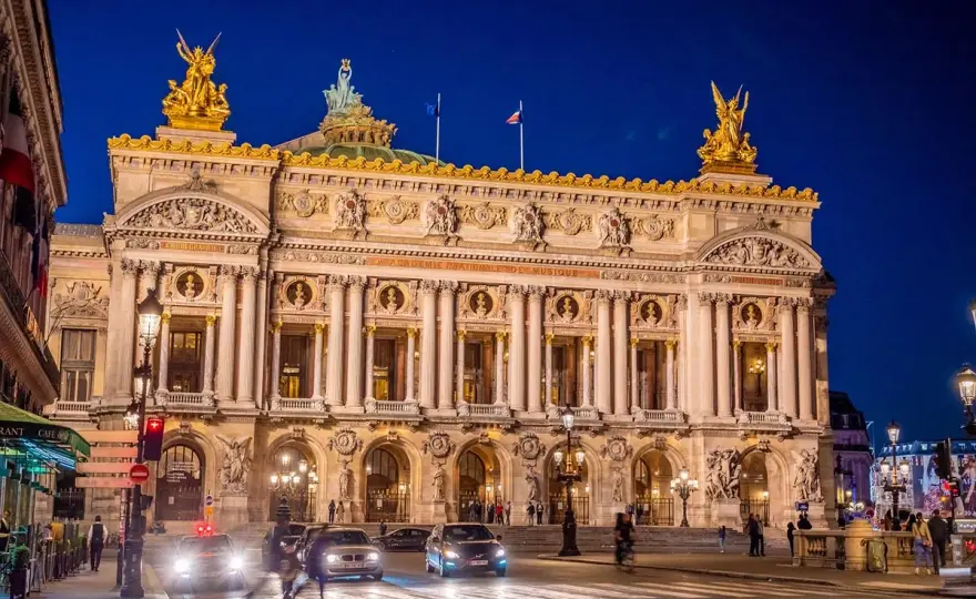 Słynny teatr w Paryżu - Czy to zawsze Palais Garnier?