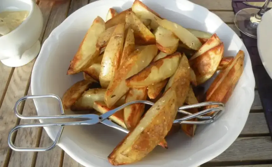 Klyftpotatis i ugn - så blir den krispig och jämn