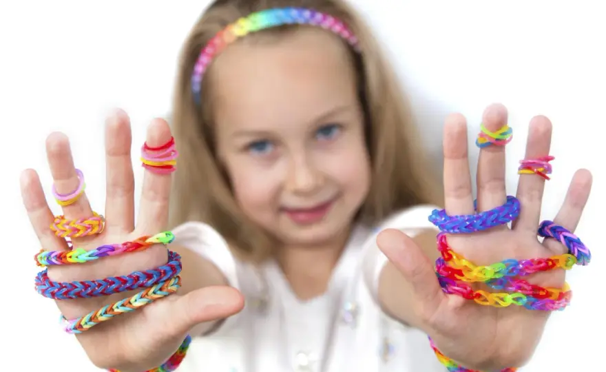 Bransoletki z gumek DIY: Od Rybiego Ogona do Starburst krok po kroku