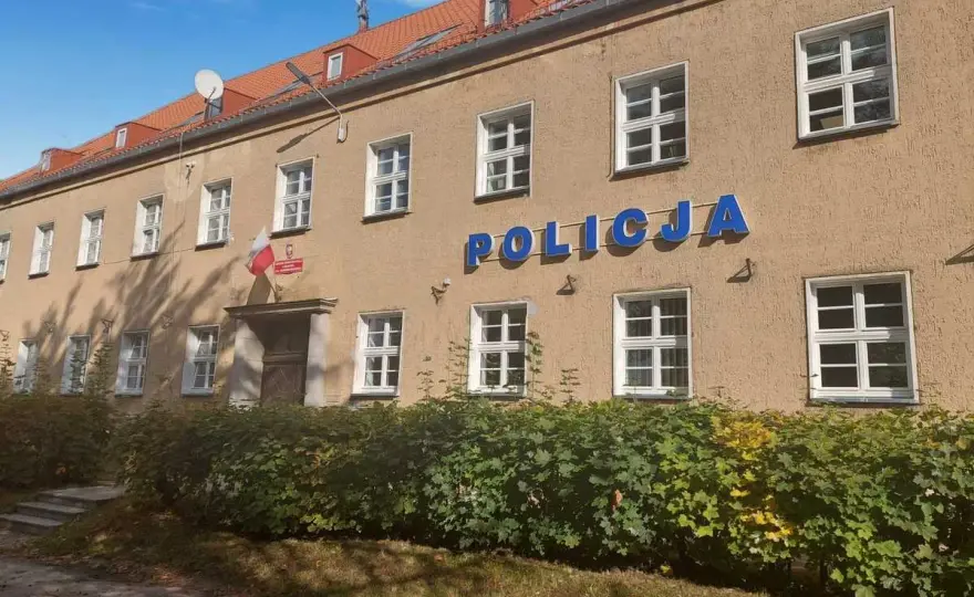 Poznaj prawdziwe powody dlaczego ludzie idą do policji - fakty i opinie