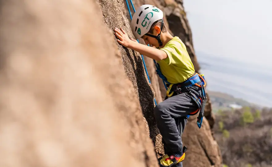 Arrampicata a 3 anni - Guida completa per divertirsi in sicurezza