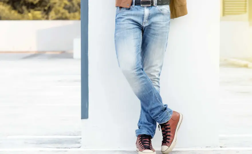 Baby blue w męskiej modzie - Jak nosić, by wyglądać stylowo?