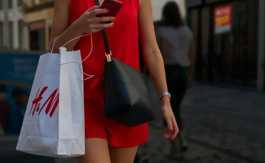 Zwrot H&M: 30 czy 14 dni? Jak odesłać i odzyskać pieniądze