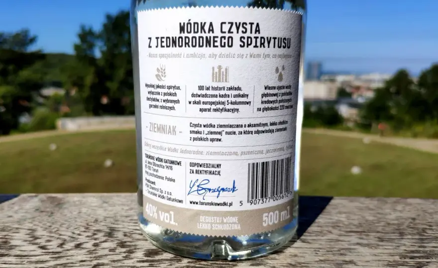 Wódka zbożowa vs ziemniaczana: Jaka różnica w smaku?