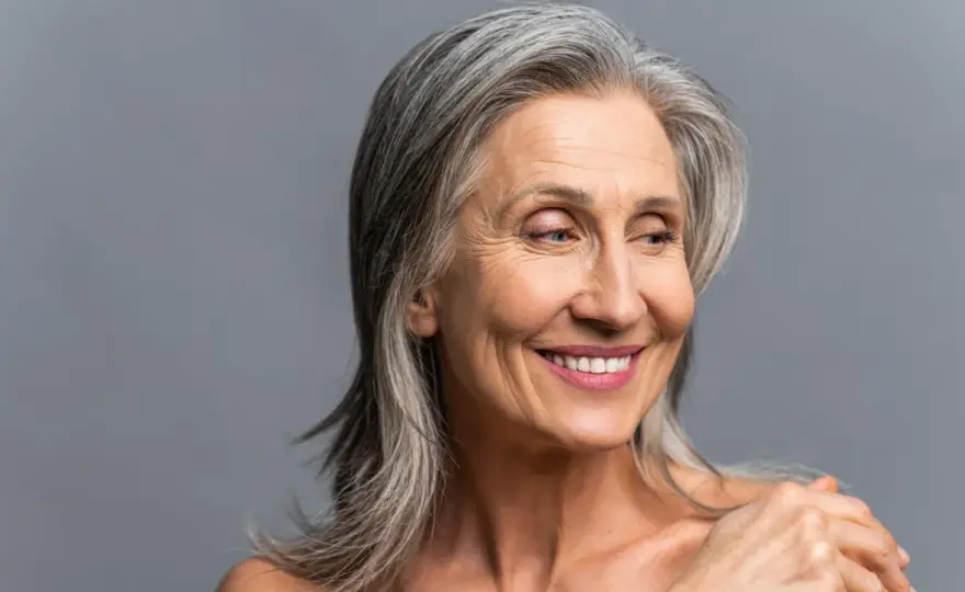 Coloración de canas sin endurecer el rostro