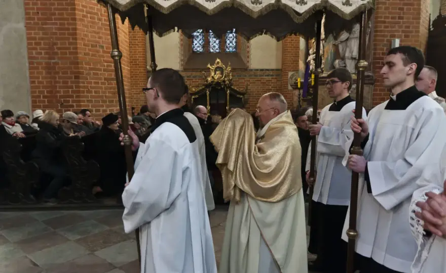 Ile trwa msza w niedzielę? Zaskakujące fakty o jej czasie trwania