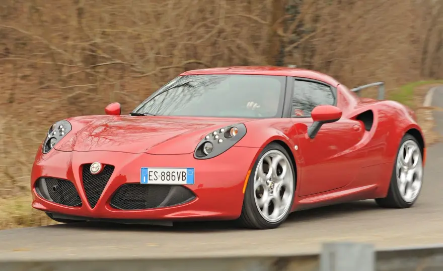 Alfa Romeo 4C – kupić czy omijać? Przewodnik dla kupujących