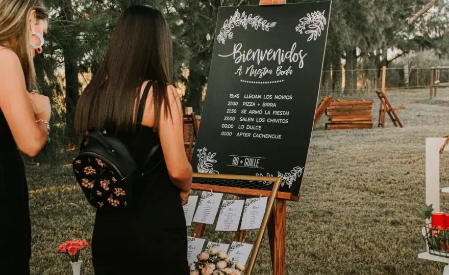 Cartel de sobremesa DIY - ideas y claves para hacerlo bien