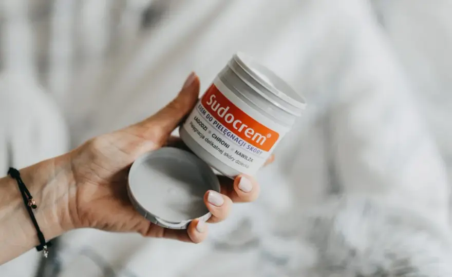 Czy Sudocrem jest dobry na pryszcze? Poznaj prawdę o jego działaniu
