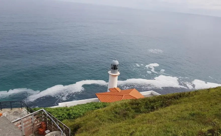 Faro del Pescador en Santoña - Guía para no confundirlo