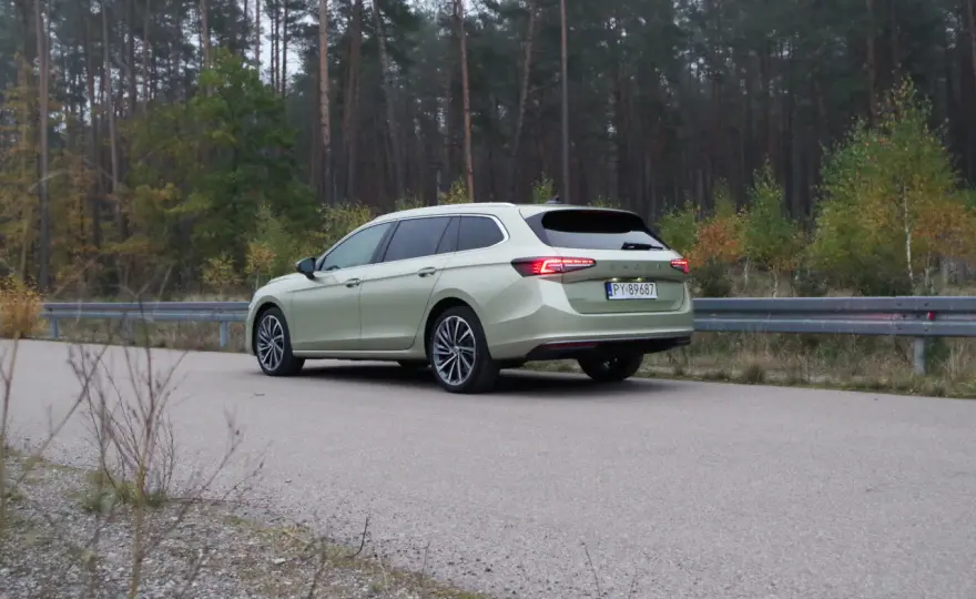 Skoda Superb pojemność baku - ile paliwa naprawdę zmieścisz?