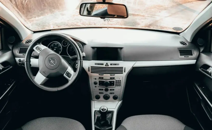 Ile pali Opel Astra 1.6 benzyna? Rzeczywiste spalanie i koszty użytkowania