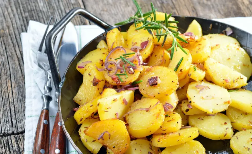 Bratkartoffeln warm halten, ohne sie weich zu machen