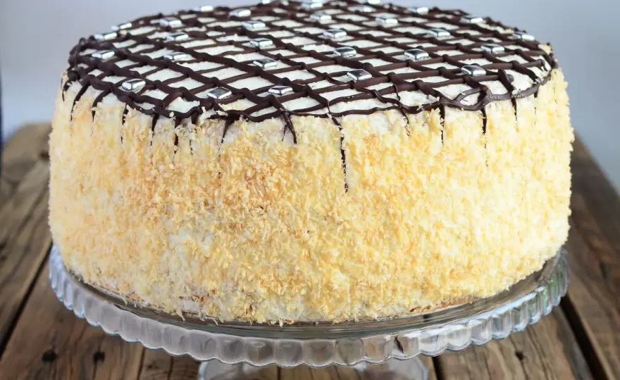 Tort z ananasem - lekki, stabilny i pełen smaku