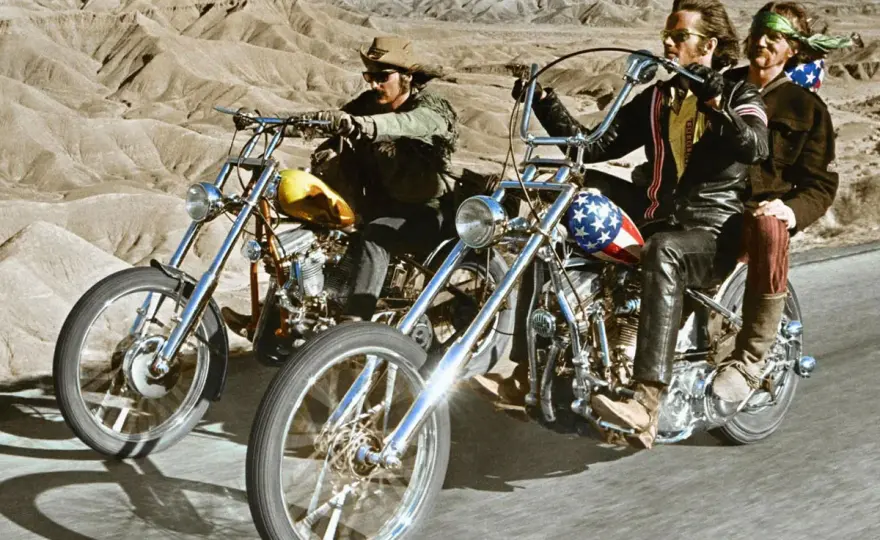 Najlepsze filmy o motocyklach, które wciągną każdego fana dwóch kółek