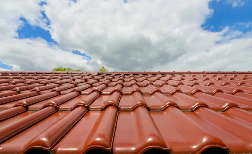 Dachówka ceramiczna - Jak wybrać, by służyła lata?