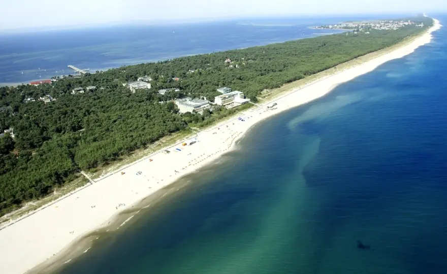 Plaża w Juracie - morze czy zatoka? Planuj mądrze!