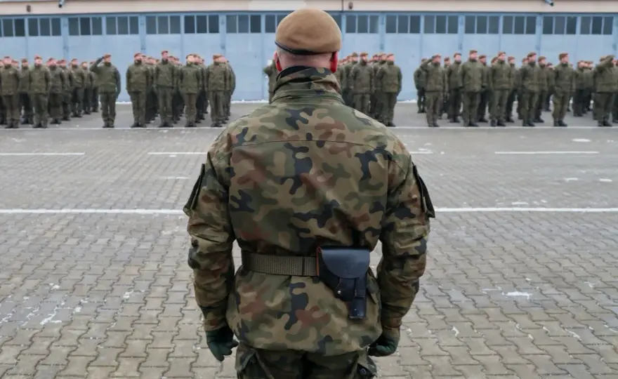 Czynna służba wojskowa – co to jest i jakie ma znaczenie w Polsce?