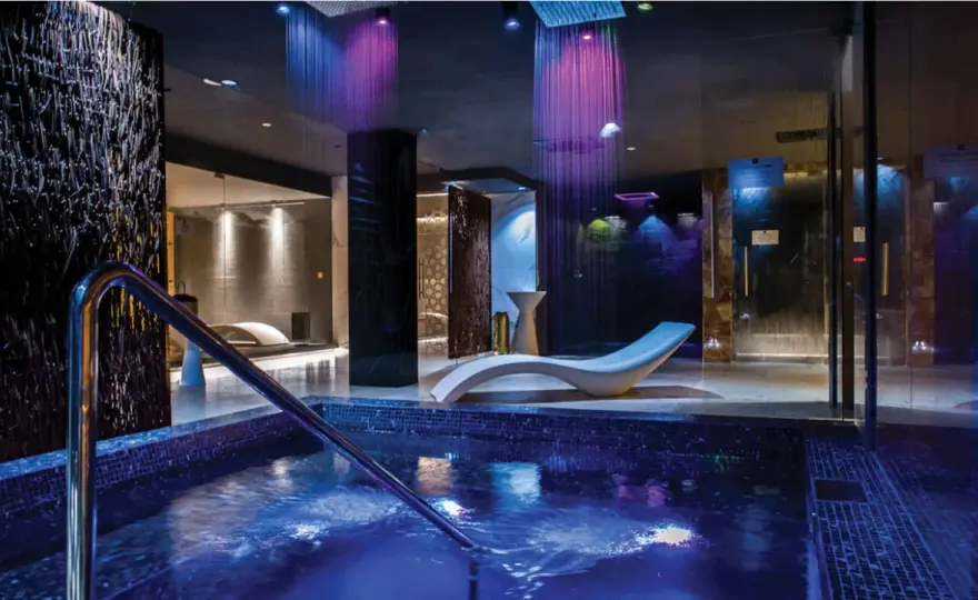 Spa nad morzem z basenem - Jak wybrać hotel i naprawdę odpocząć?