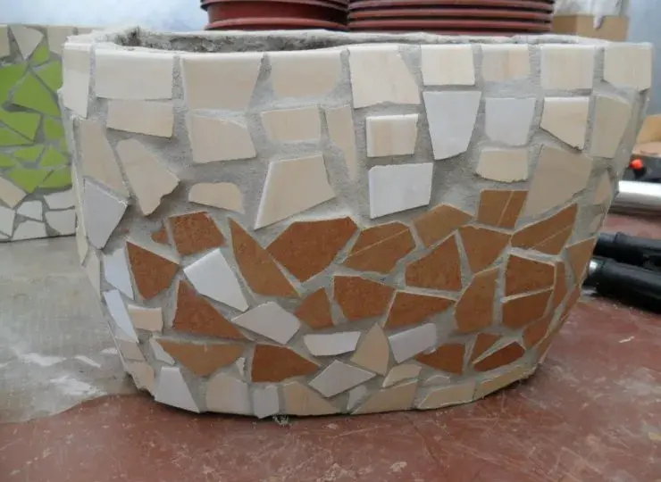 Jak zrobić donice z płytek ceramicznych - proste kroki i porady