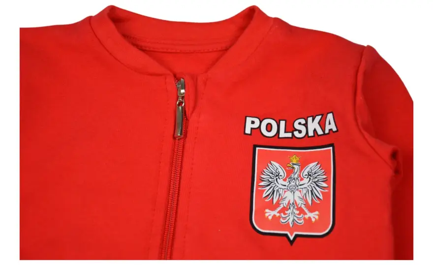 Czerwony dres dla chłopca - jak wybrać dobry komplet?