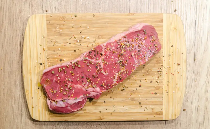 Dieta carnivore - Czy to zdrowe? Analiza wad i zalet