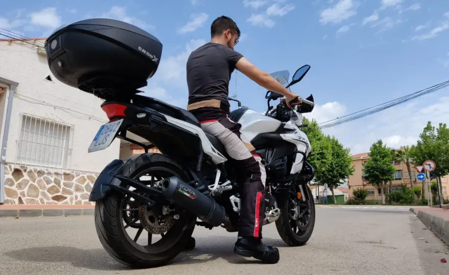 Altura asiento Benelli TRK 502 - ¿Es tu talla ideal?