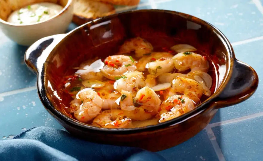 Gambas pil pil hemma - så lyckas du med räkor och hetta