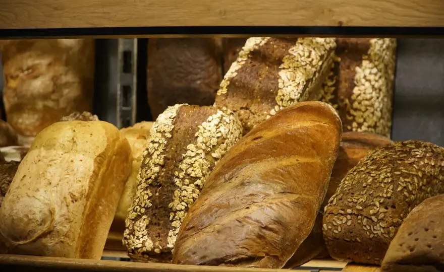 Pieczywo bezglutenowe: Jakie wybrać? Lista bezpiecznych produktów