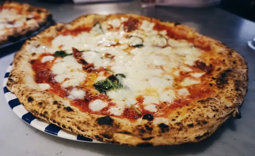 Neapol gdzie zjeść: najlepsze miejsca na autentyczną pizzę i więcej