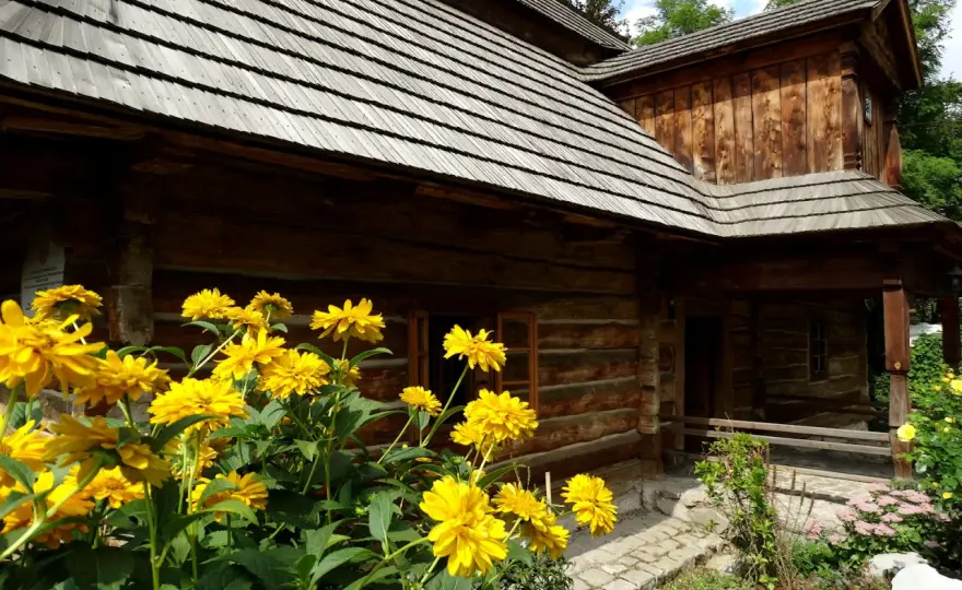 Dworek Zacisze w Miechowie - historia, architektura i wydarzenia