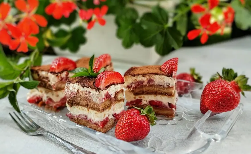 Truskawkowe Tiramisu - Idealne bez pieczenia i jajek!