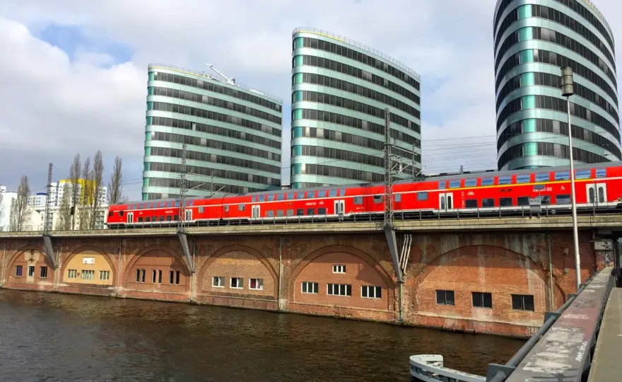 Jaka rzeka płynie przez Berlin? Szprewa i wodne sekrety miasta