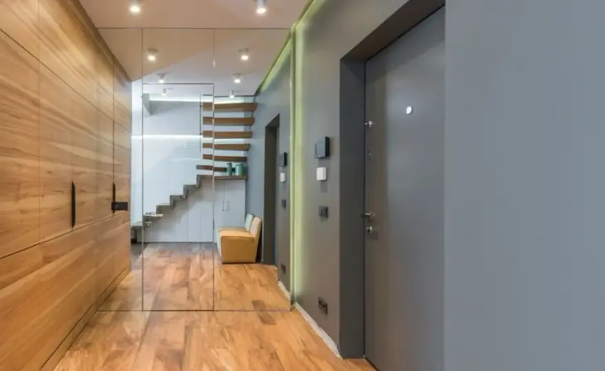 Jaki kolor do przedpokoju Dulux? 5 jasnych odcieni, które powiększą przestrzeń