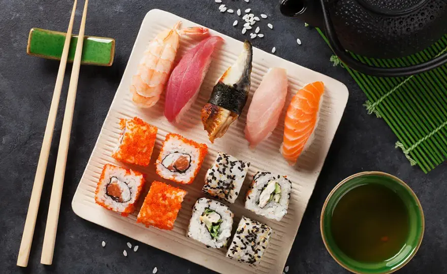 Jak wygląda sushi? Przewodnik po rodzajach i dodatkach na talerzu