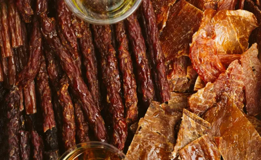 Szukasz suszonej wołowiny 1kg? Odkryj najlepsze oferty i korzyści