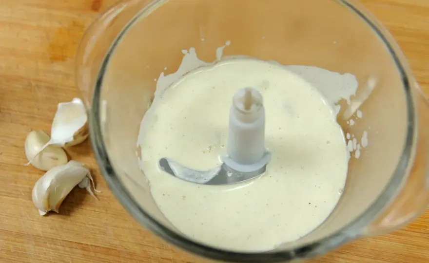 Crème d'ail pour grillades - La recette parfaite pour un churrasco