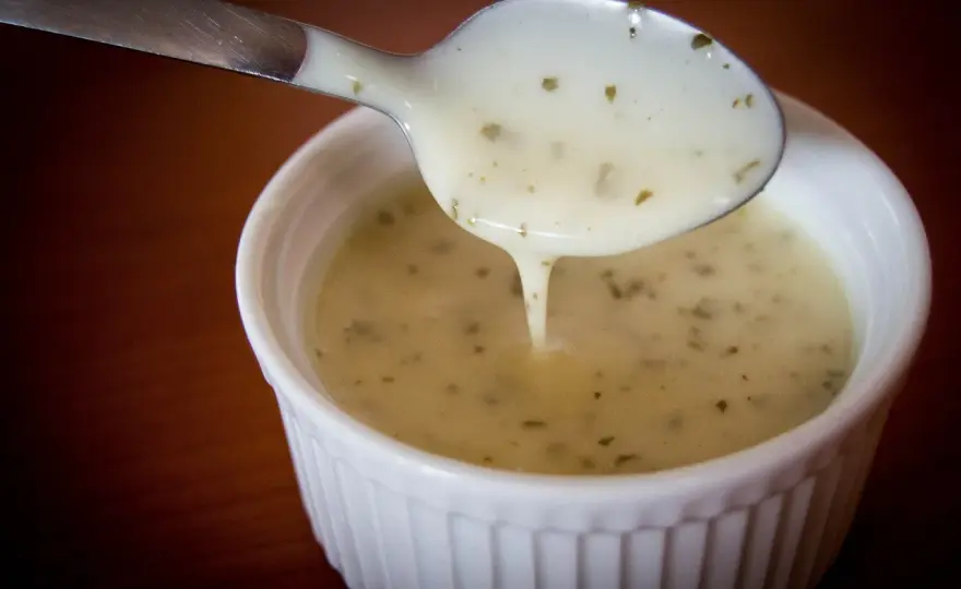 Zdrowe sposoby na zagęszczenie sosu fit bez mąki i kalorii