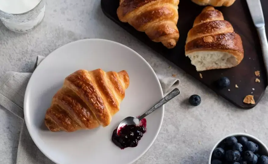 Jak zrobić idealne croissanty – historia, przepisy i sekrety pieczenia